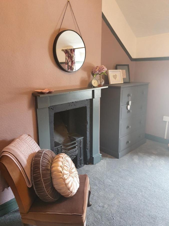 Cosy Cottage In Heart Of Llangollen Esterno foto